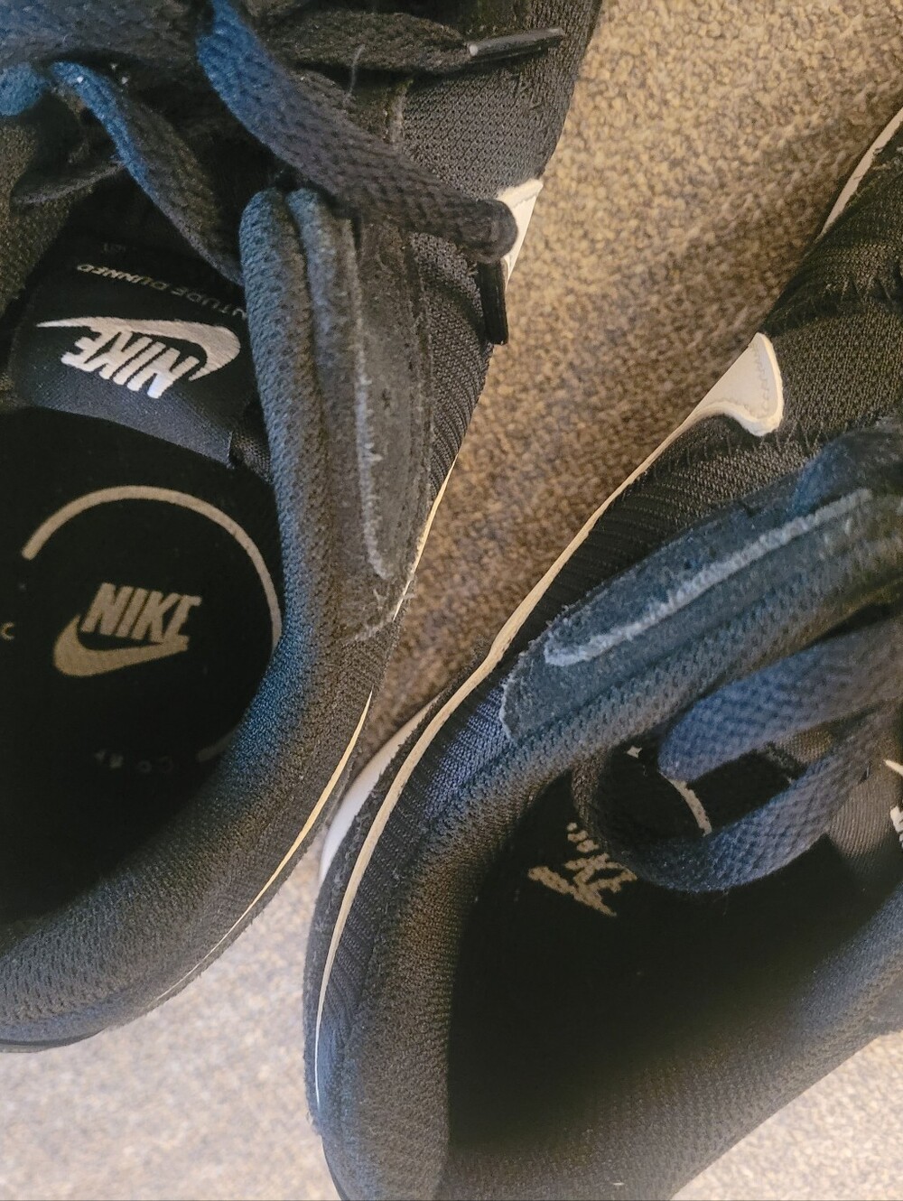 Nike Venture Black and White Low-Top Running Sneakers - Picture 5 of 8